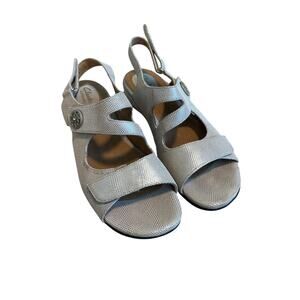 Clarks Artisan Leather Casual Button Sandal Womens Size 9 Bronze